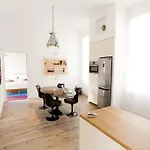 Ice Breaker Apartman